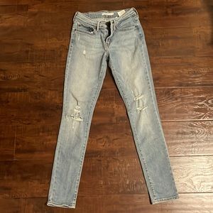 Levi’s distressed skinny jeans